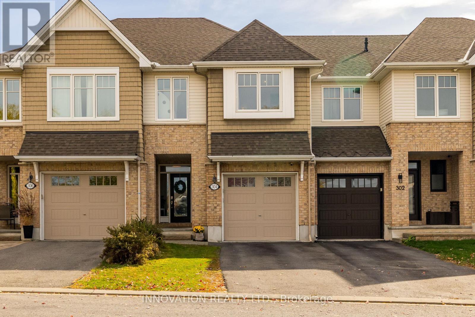 304 Mishawashkode St, Ottawa, ON K4A 0Y5