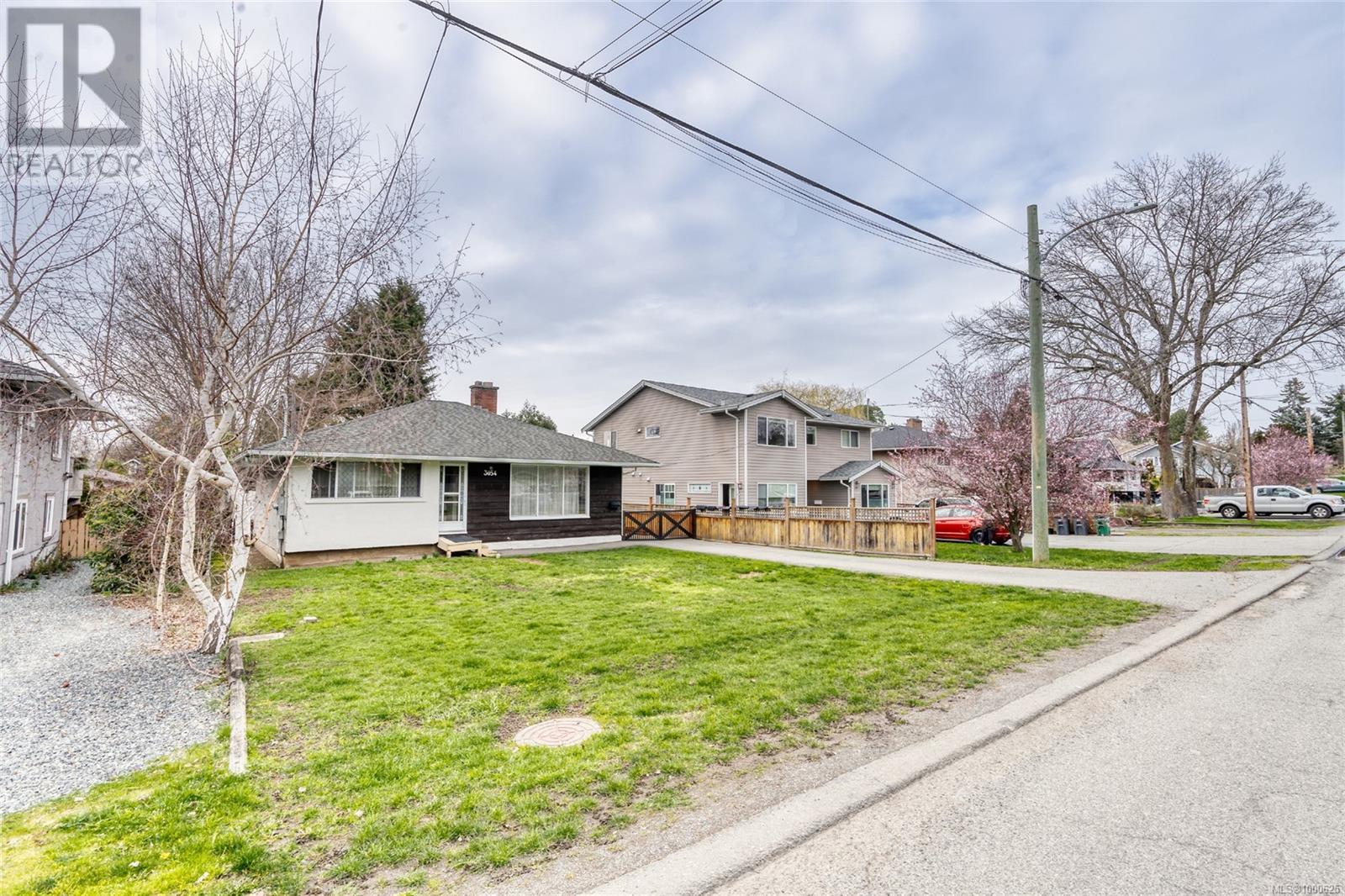 3054 Donald St, Saanich, BC V9A 1Y2