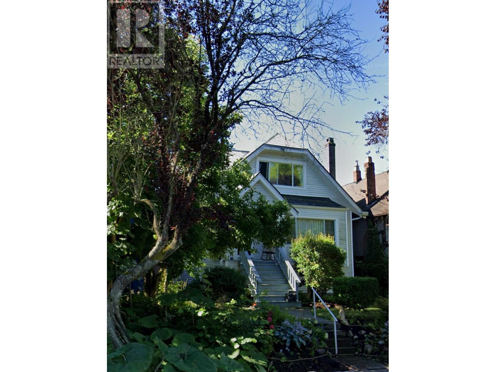 4538 W 12th Ave, Vancouver, BC V6R 2R5