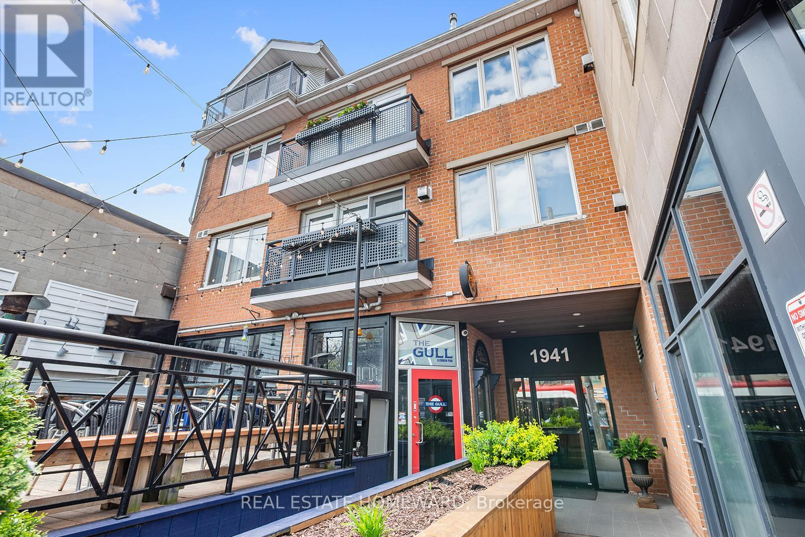 301 1941 Queen St E, Toronto, ON M4L 1H7