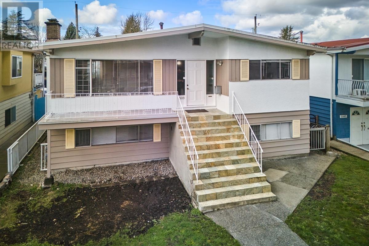 6009 Lanark St, Vancouver, BC V5P 2Y7