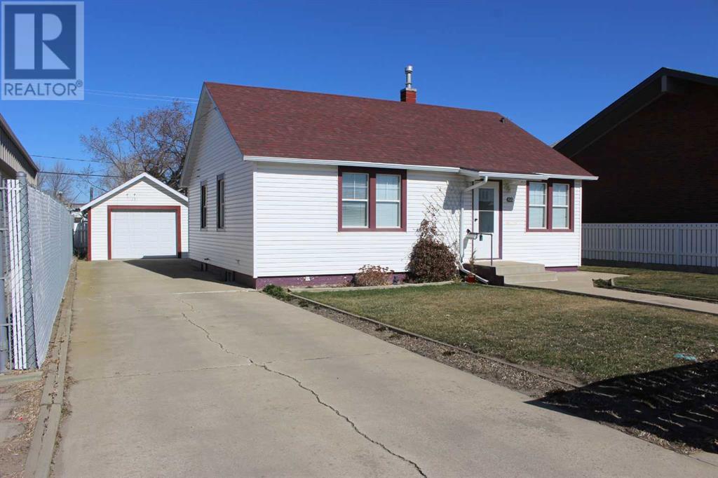 422 Highway Ave, Picture Butte, AB T0K 1V0
