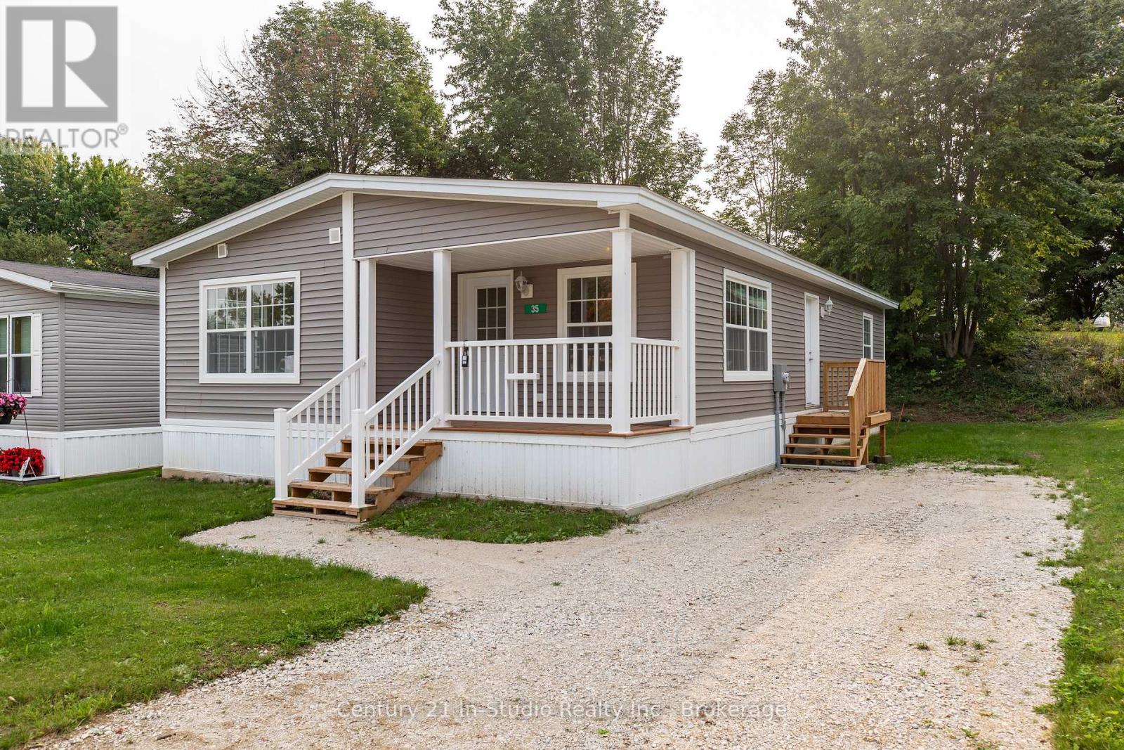 35 Sussex Sq, Georgian Bluffs, ON N4K 5N5
