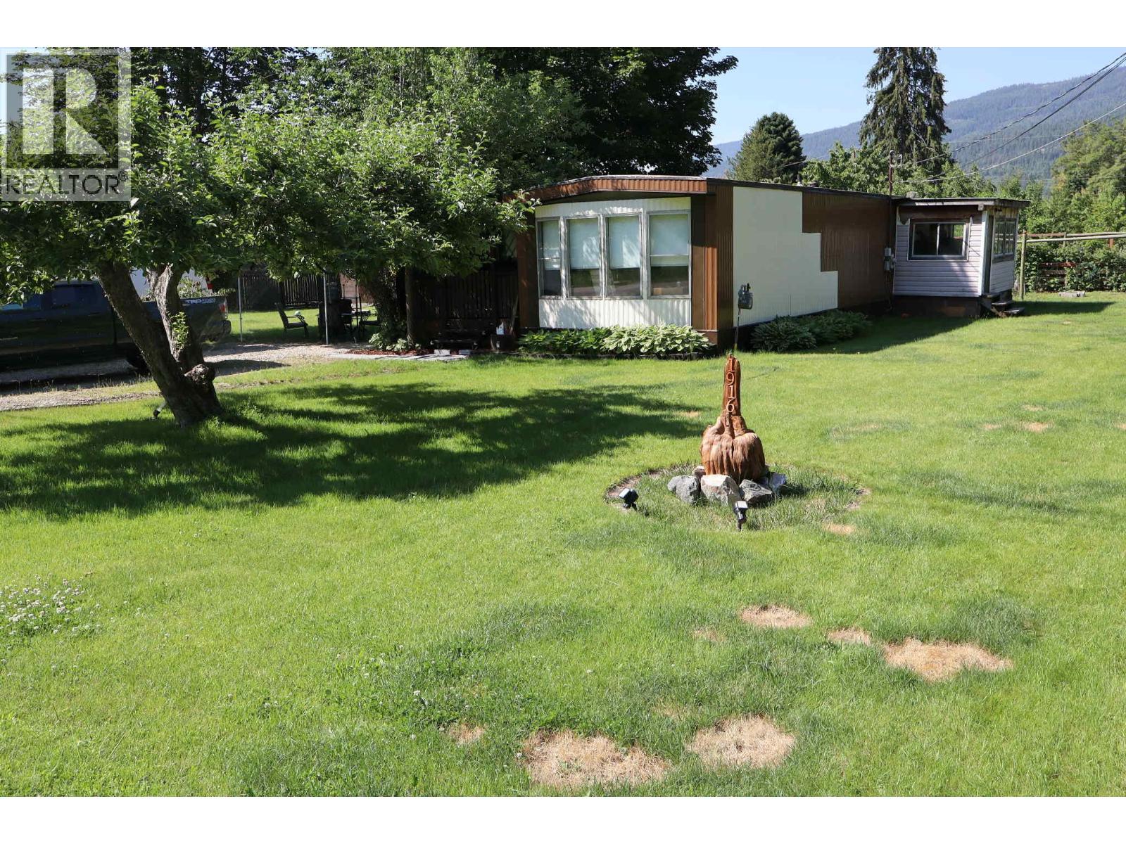 1916 Brilliant Rd, Castlegar, BC V1N 4K2