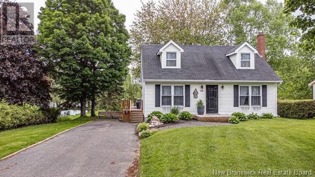 194 Sunset Dr, Fredericton, NB E3A 1A3