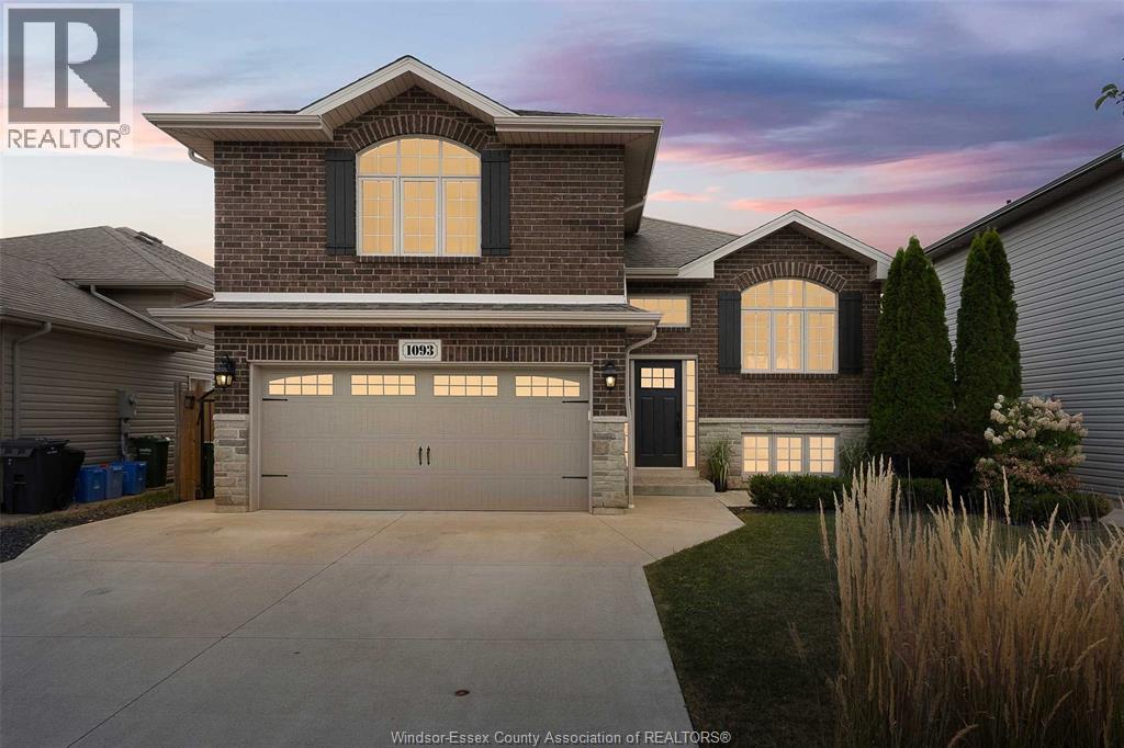 1093 Ivanhill Ave, Windsor, ON N8P 0B4
