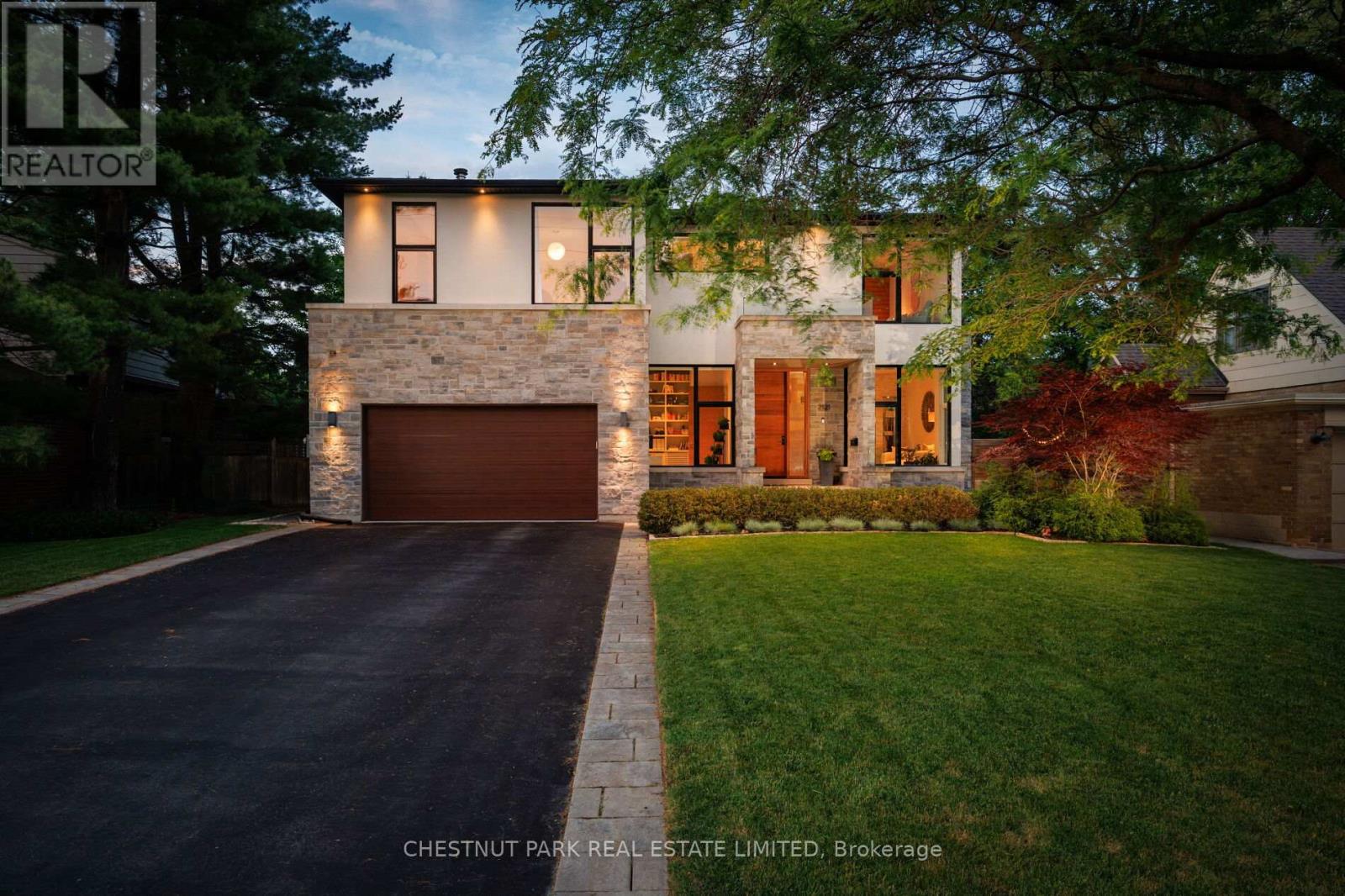 2121 Harvest Dr, Mississauga, ON L4Y 1T7