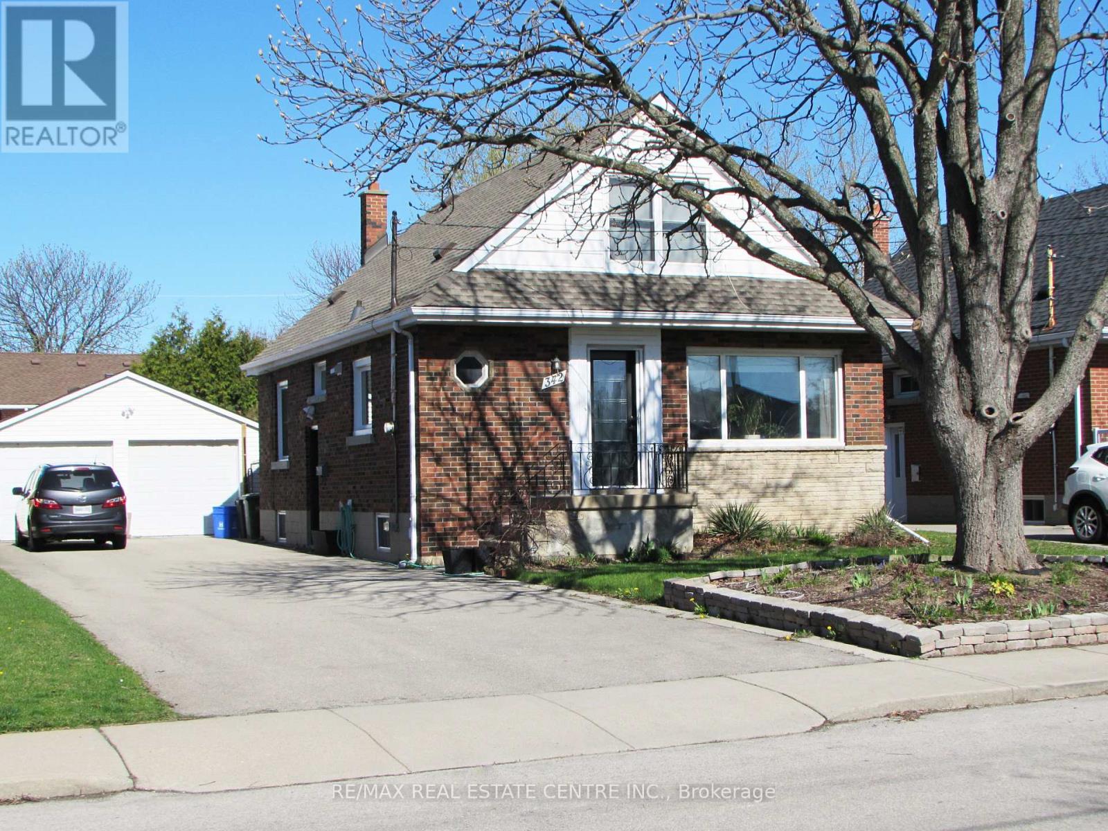 342 E 17th St, Hamilton, ON L9A 4M8