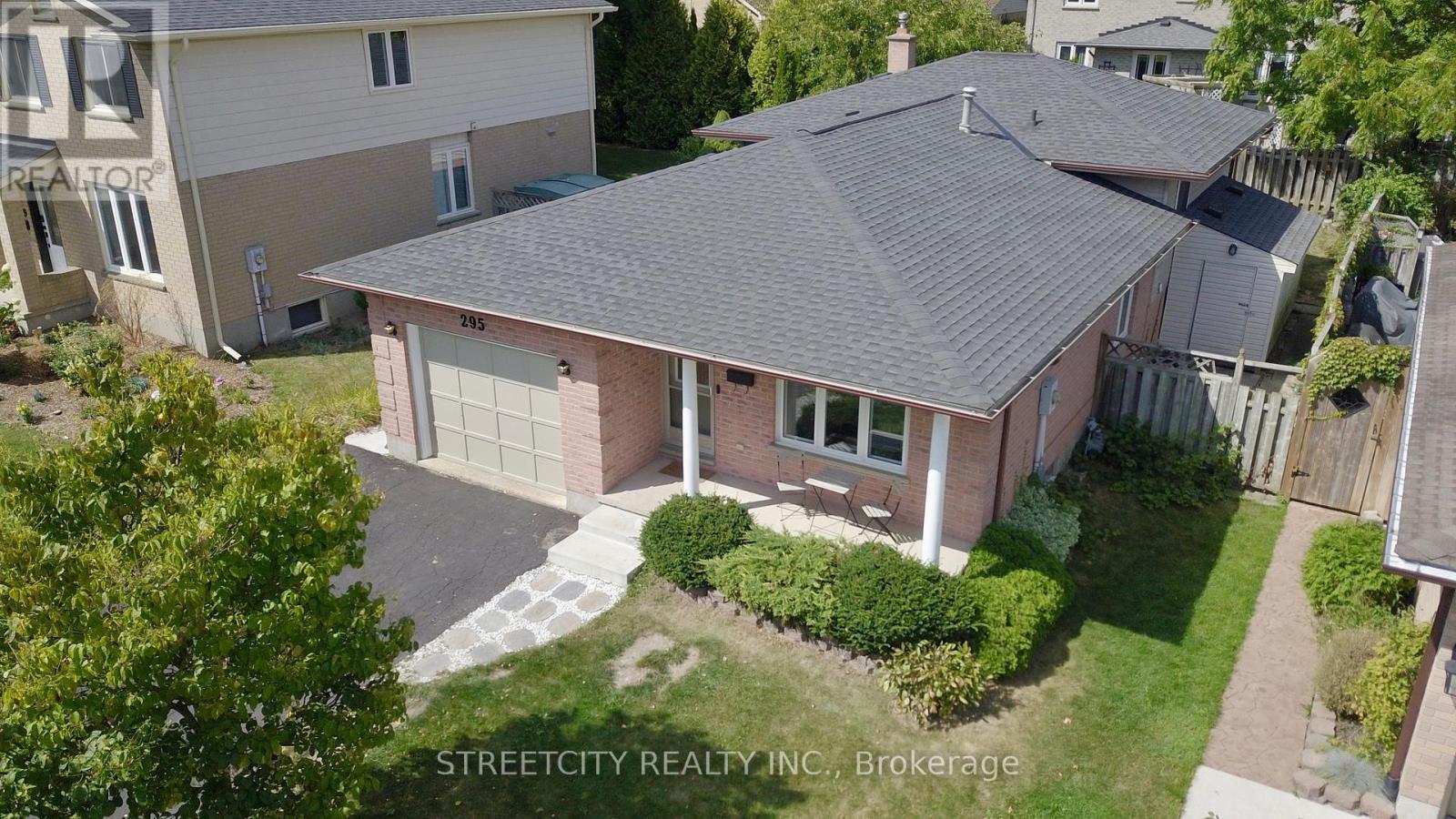 295 Walmer Grv, London, ON N6G 4G9