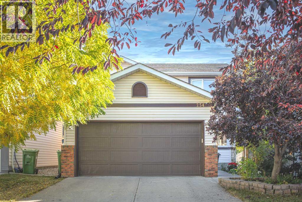 254 Sierra Vista Ter SW, Calgary, AB T3H 3C4