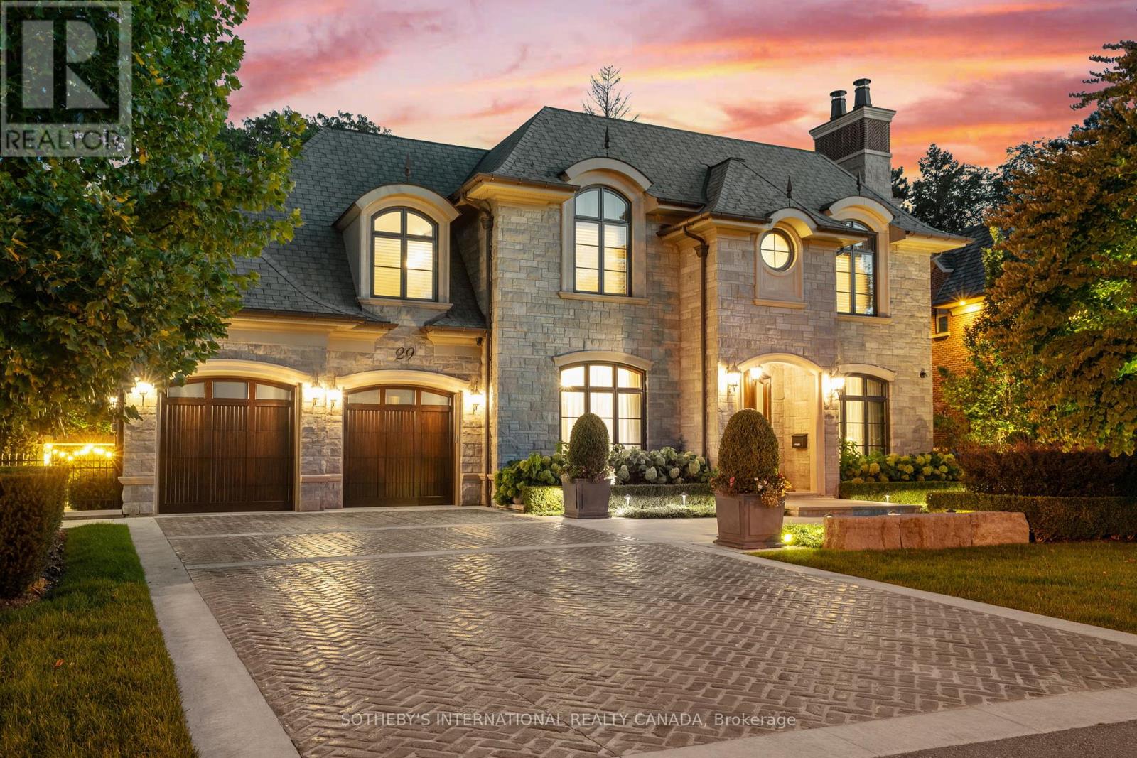 29 Twyford Rd, Toronto Princess-rosethorn, ON M9A 1W3