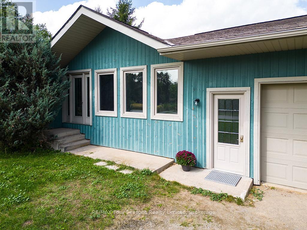98 George St, Clearview, ON L0M 1G0