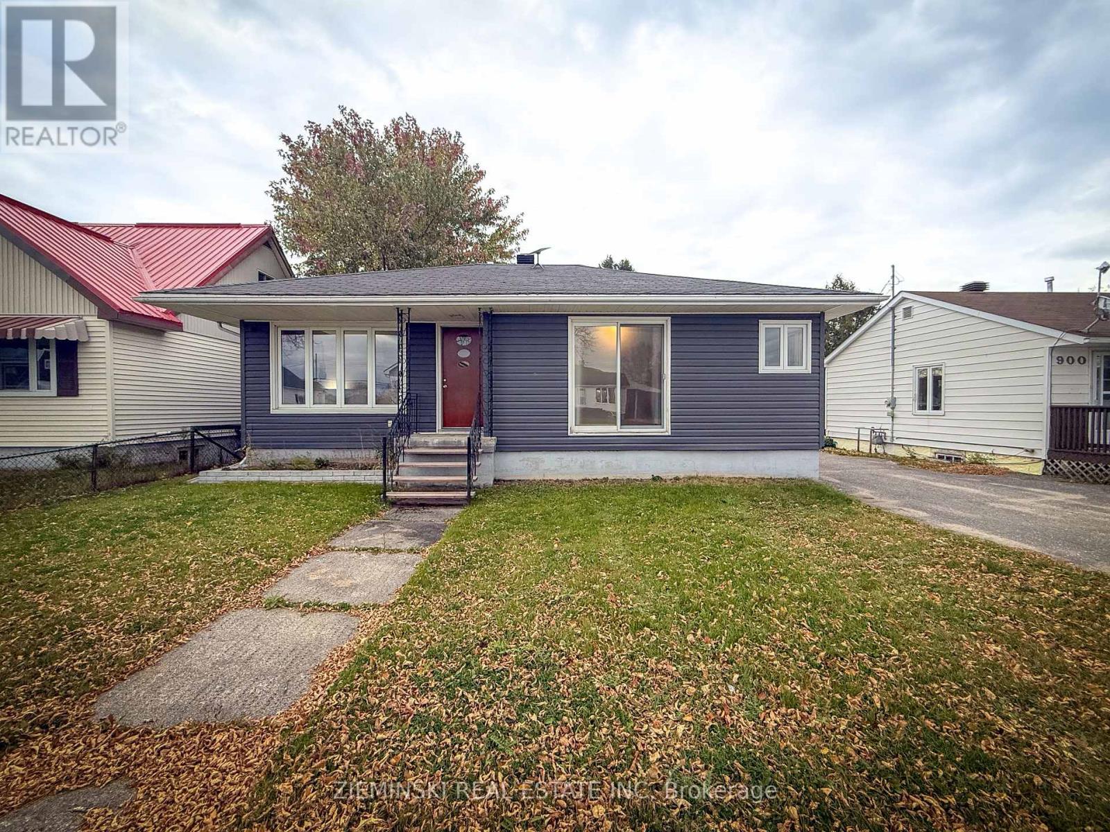 910 Victoria Rd, Iroquois Falls, ON P0K 1G0