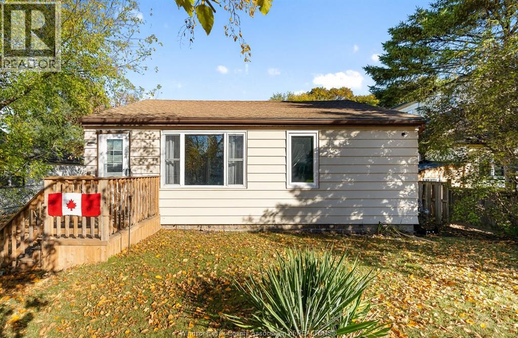 694 Orchard Ave, Sarnia, ON N7V 2X2