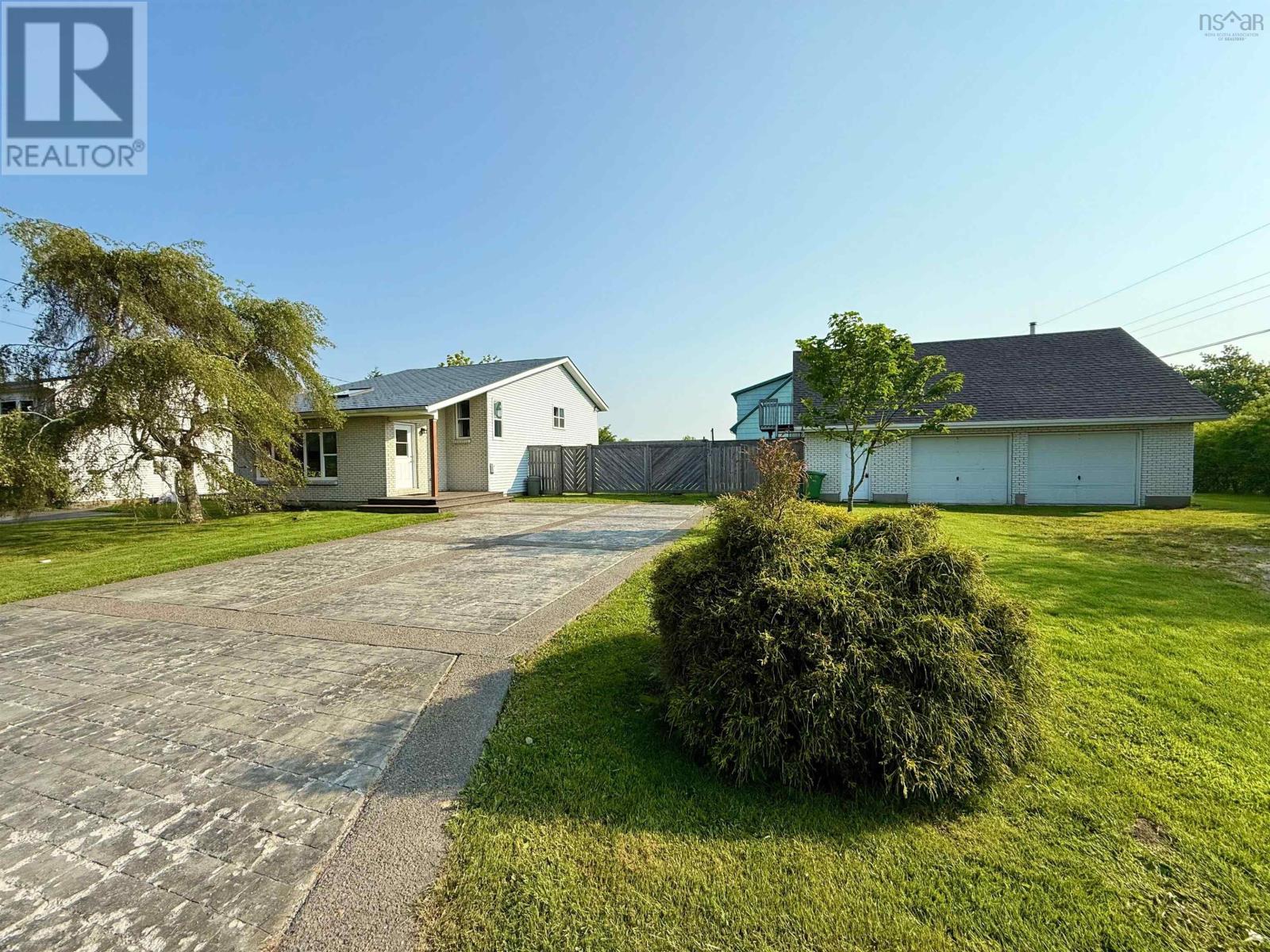 38 Beacon St, Yarmouth, NS B5A 2W4