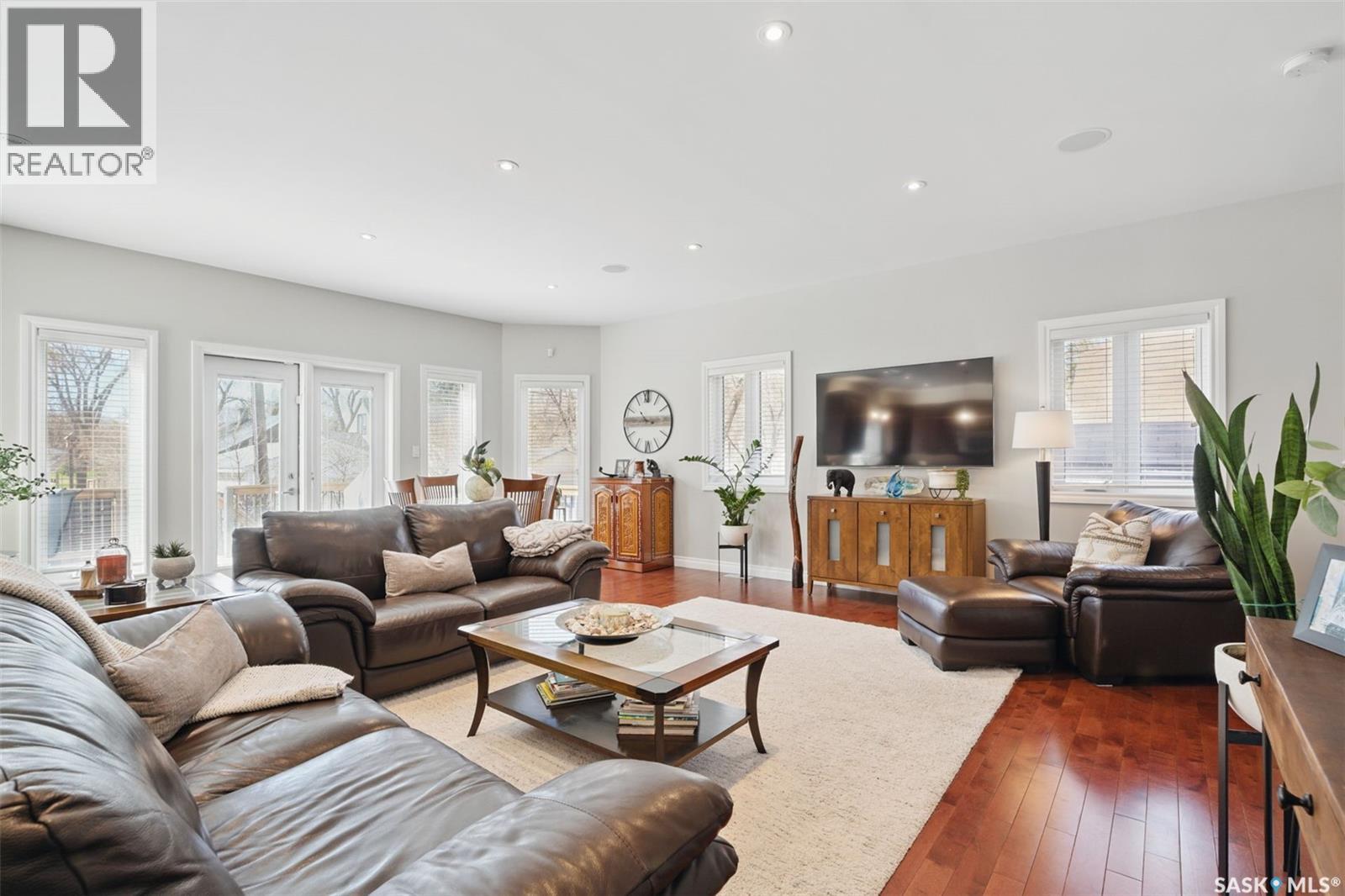 116 Hilliard St E, Saskatoon, SK S7J 0E2