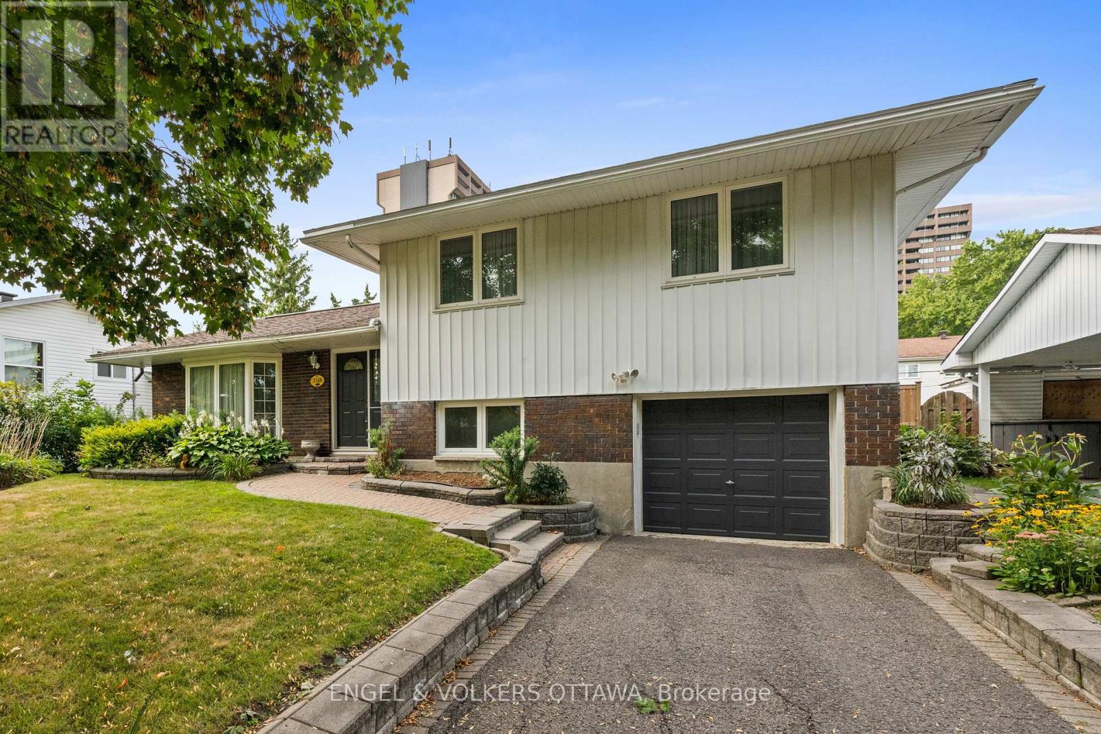 3348 Kodiak St, Ottawa, ON K1V 7S8