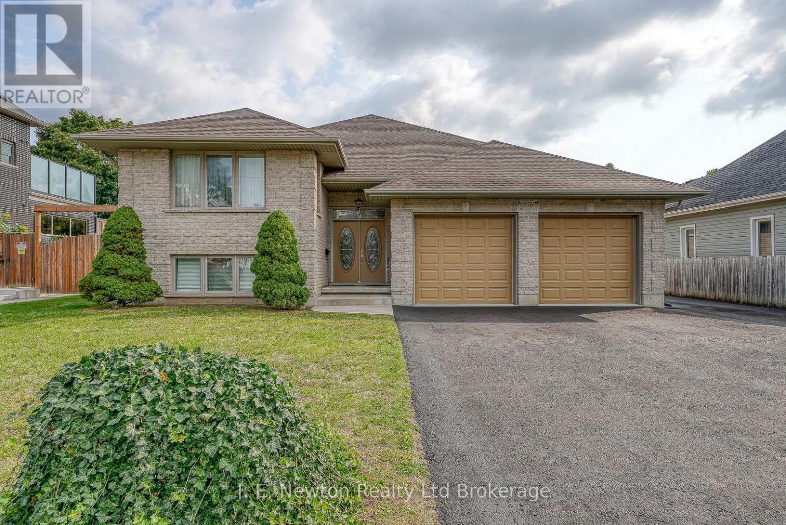 356 Broadway St, Tillsonburg, ON N4G 3S3