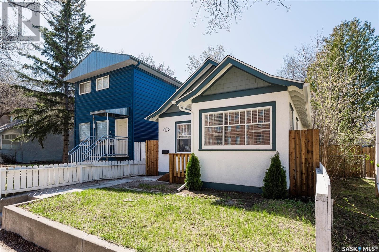 217 R Ave S, Saskatoon, SK S7M 2Y9