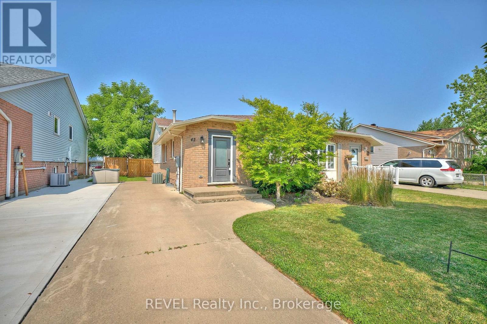 42 Vintage Cres, St. Catharines, ON L2S 3C6