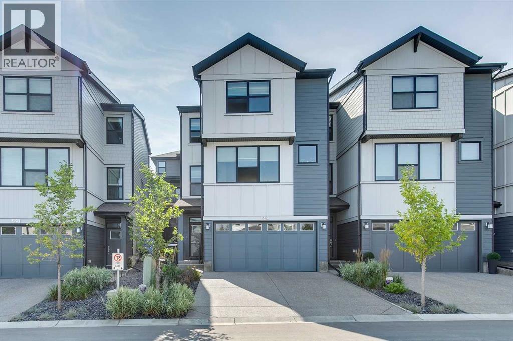 819 Shawnee Ter SW, Calgary, AB T2Y 0T4
