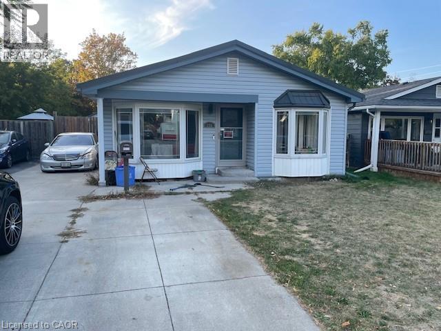 156 Traynor Ave, Kitchener, ON N2C 1W5