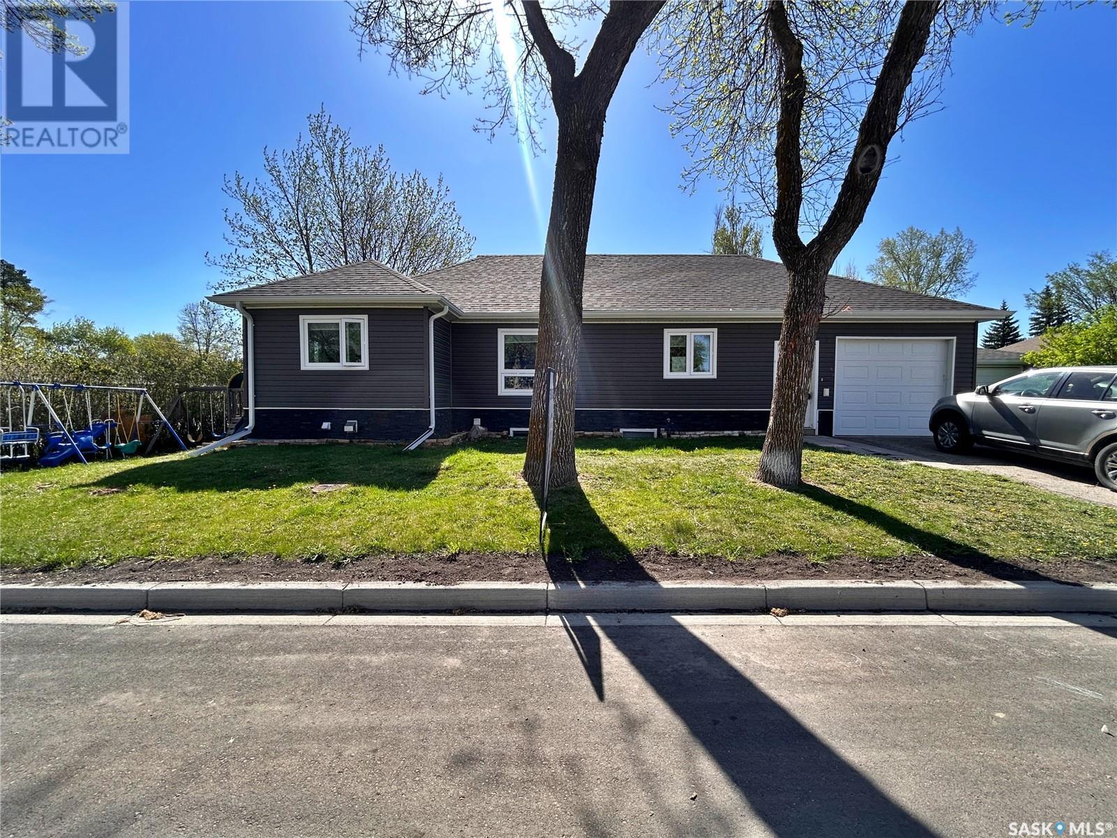 1401 Mark Ave, Moosomin, SK S0G 3N0