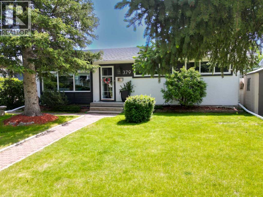 379 Westwood Dr SW, Calgary, AB T3C 2W5