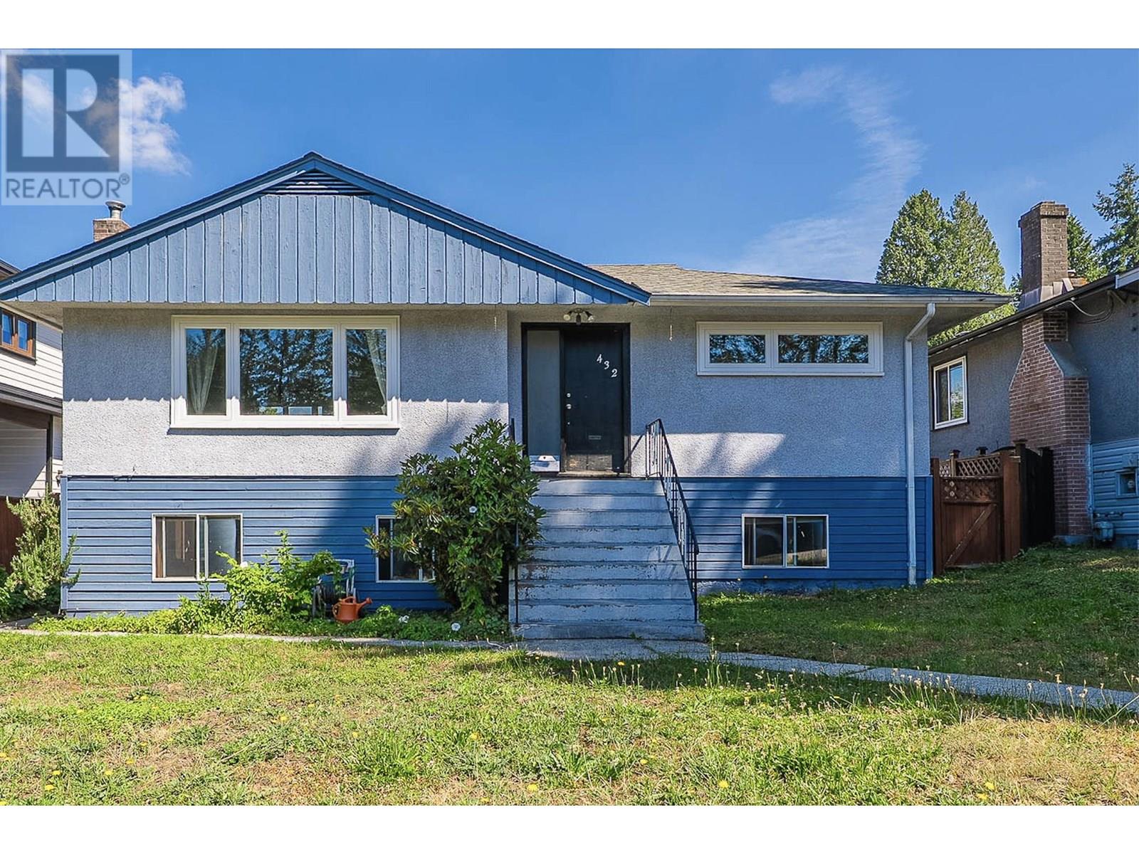 432 W 25th St, North Vancouver, BC V7N 2G2