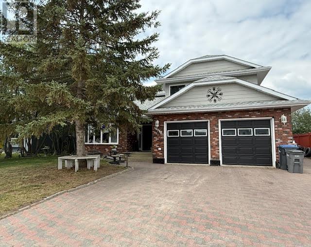 10719 Cottonwood Cres, Dawson Creek, BC V1G 4E4