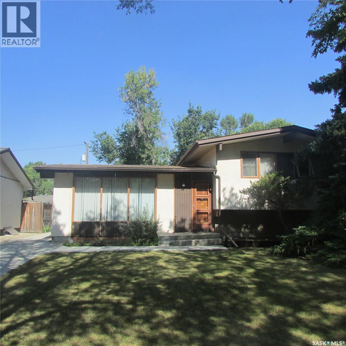 2832 Grant Rd, Regina, SK S4S 5G2