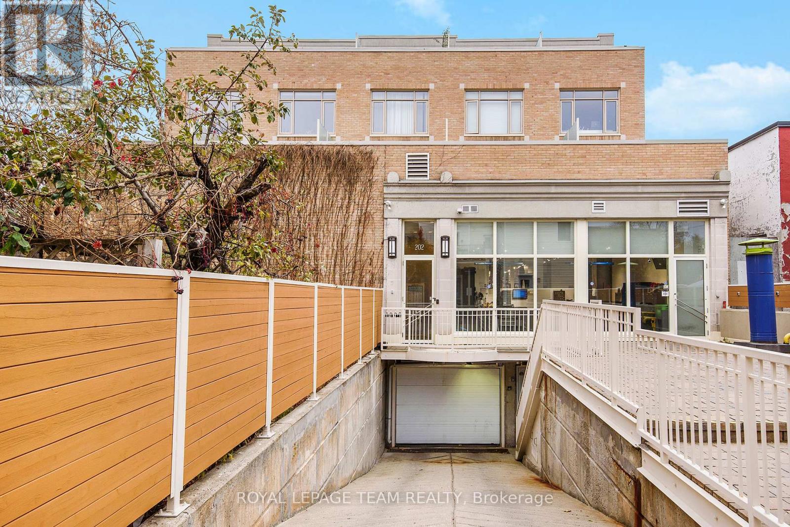 19 202 St Patrick St, Ottawa, ON K1N 5K3