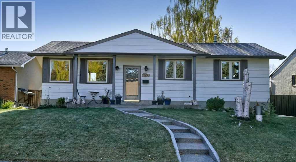 5650 Brenner Cres NW, Calgary, AB T2L 1Z4