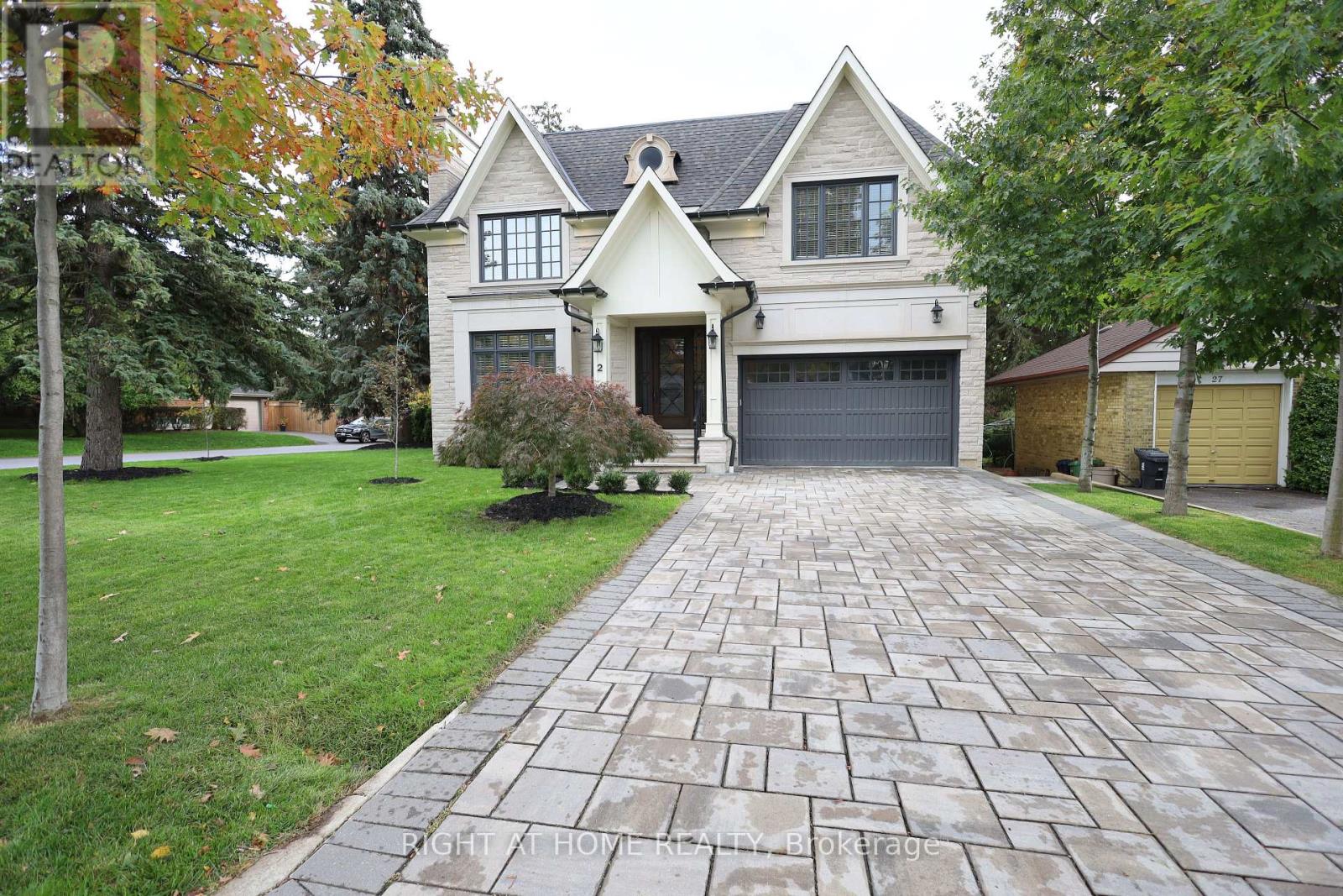 2 Finchley Rd, Toronto, ON M9A 2X2