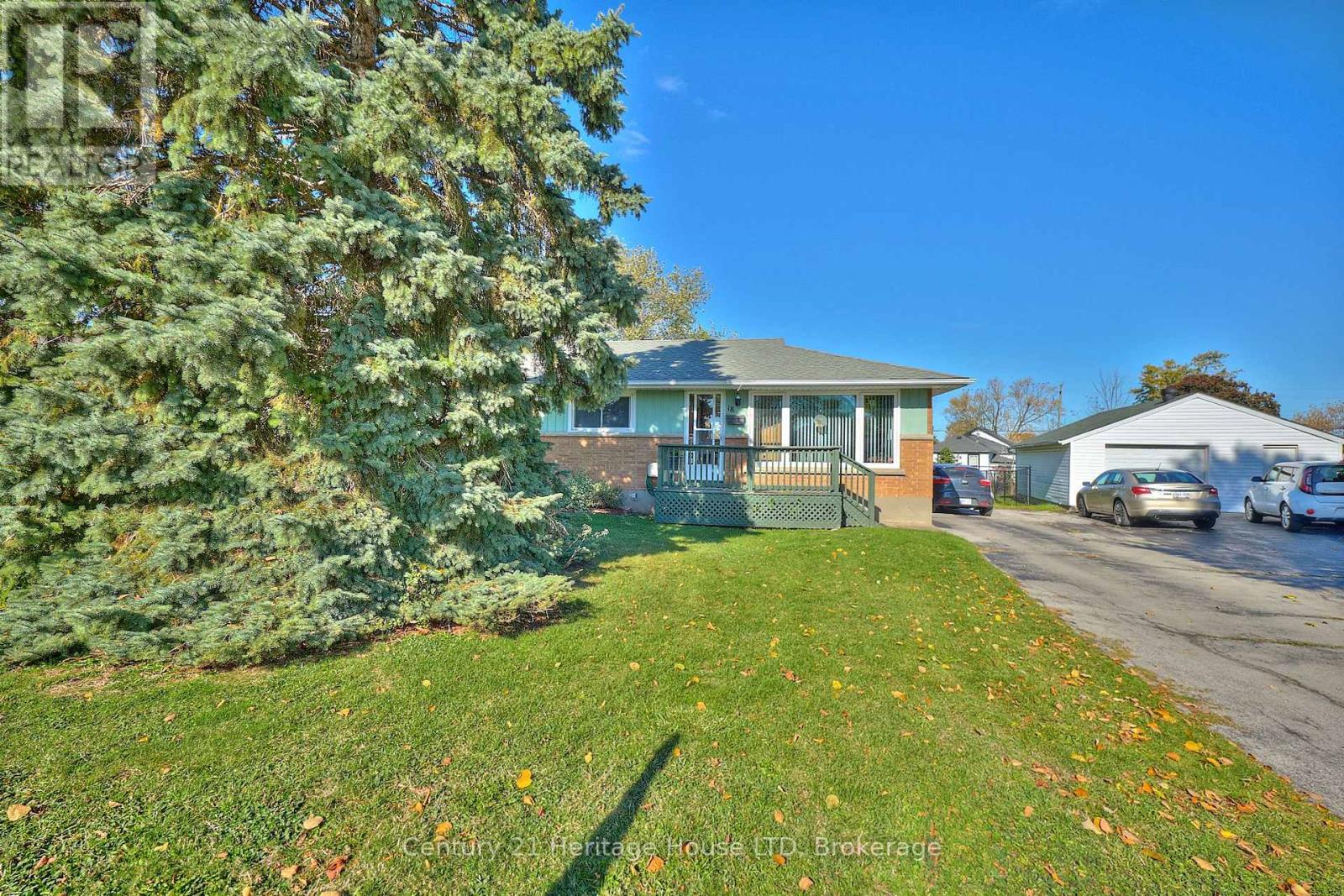 18 Court St, Fort Erie, ON L2A 2G4