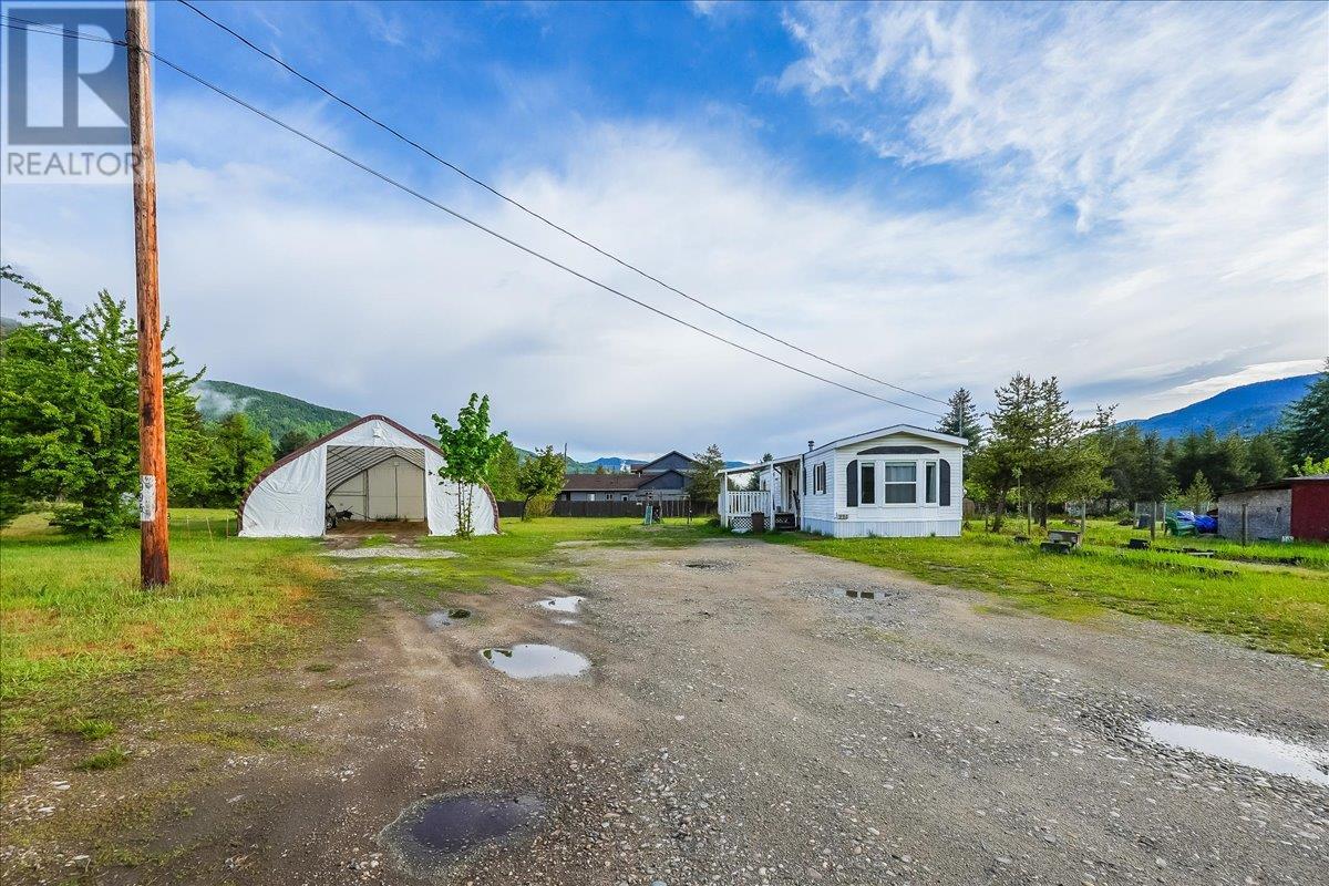 996 Waterloo Rd, Castlegar, BC V1N 4M3