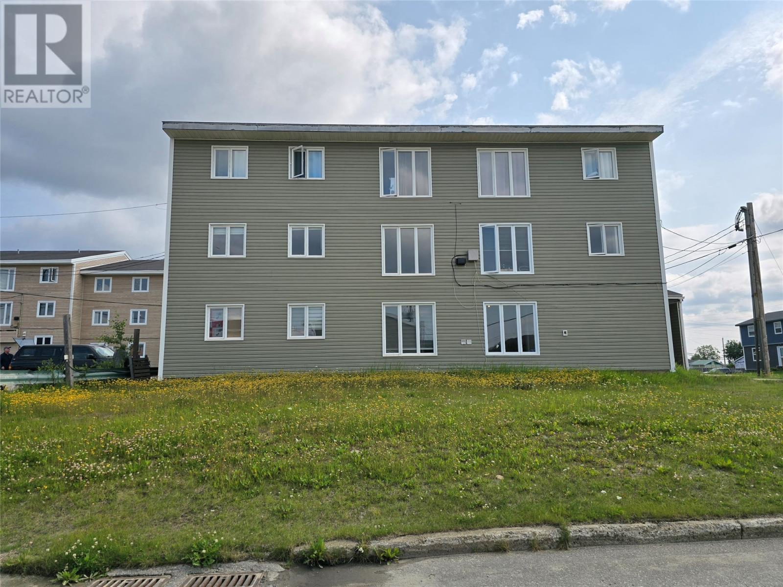 1001 Bartlett Dr, Labrador City, NL A2V 2V8