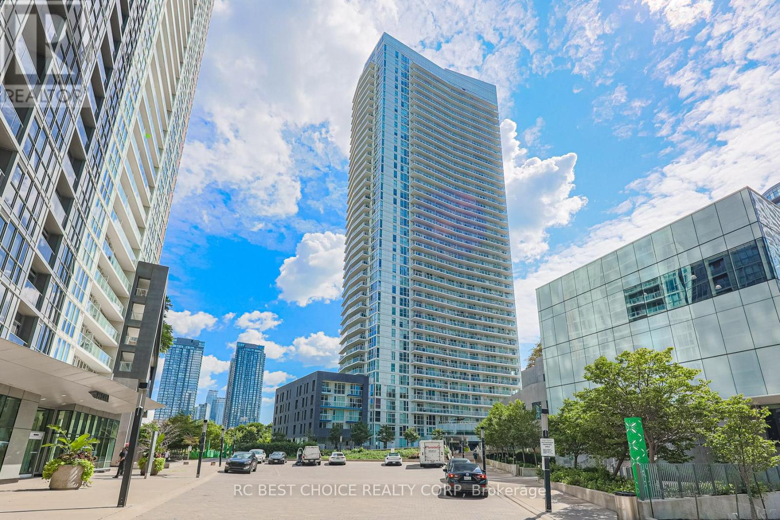 616 75 Queens Wharf Rd, Toronto, ON M5V 0J8