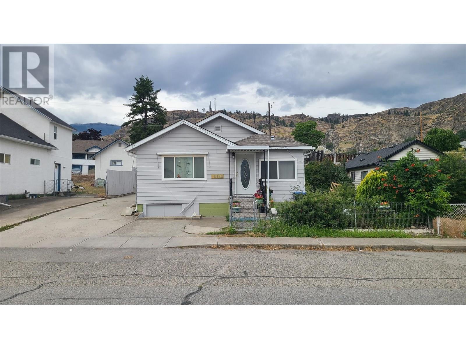 6348 Kootenay St, Oliver, BC V0H 1T0