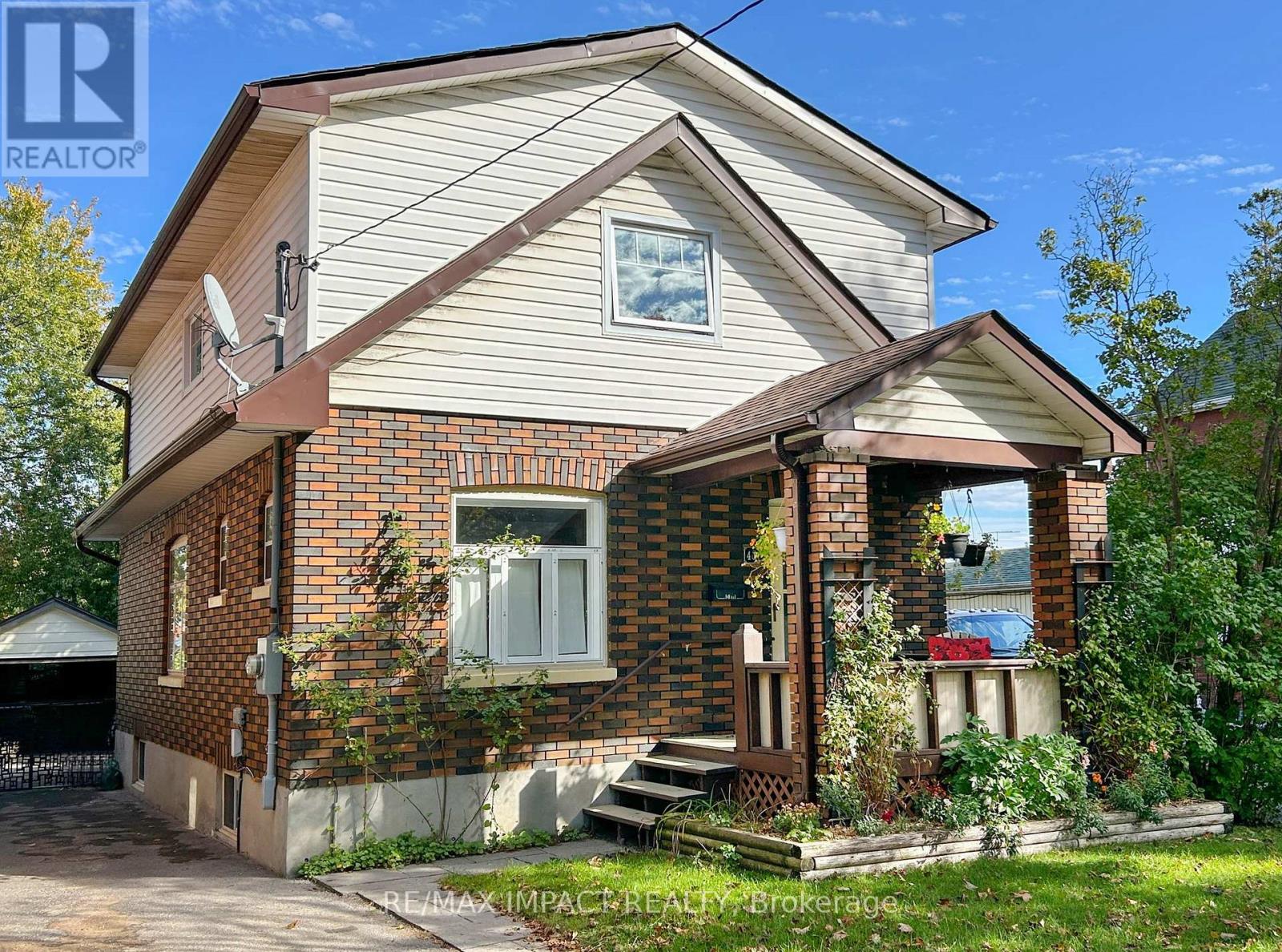 45 Burk St, Oshawa, ON L1J 4C1