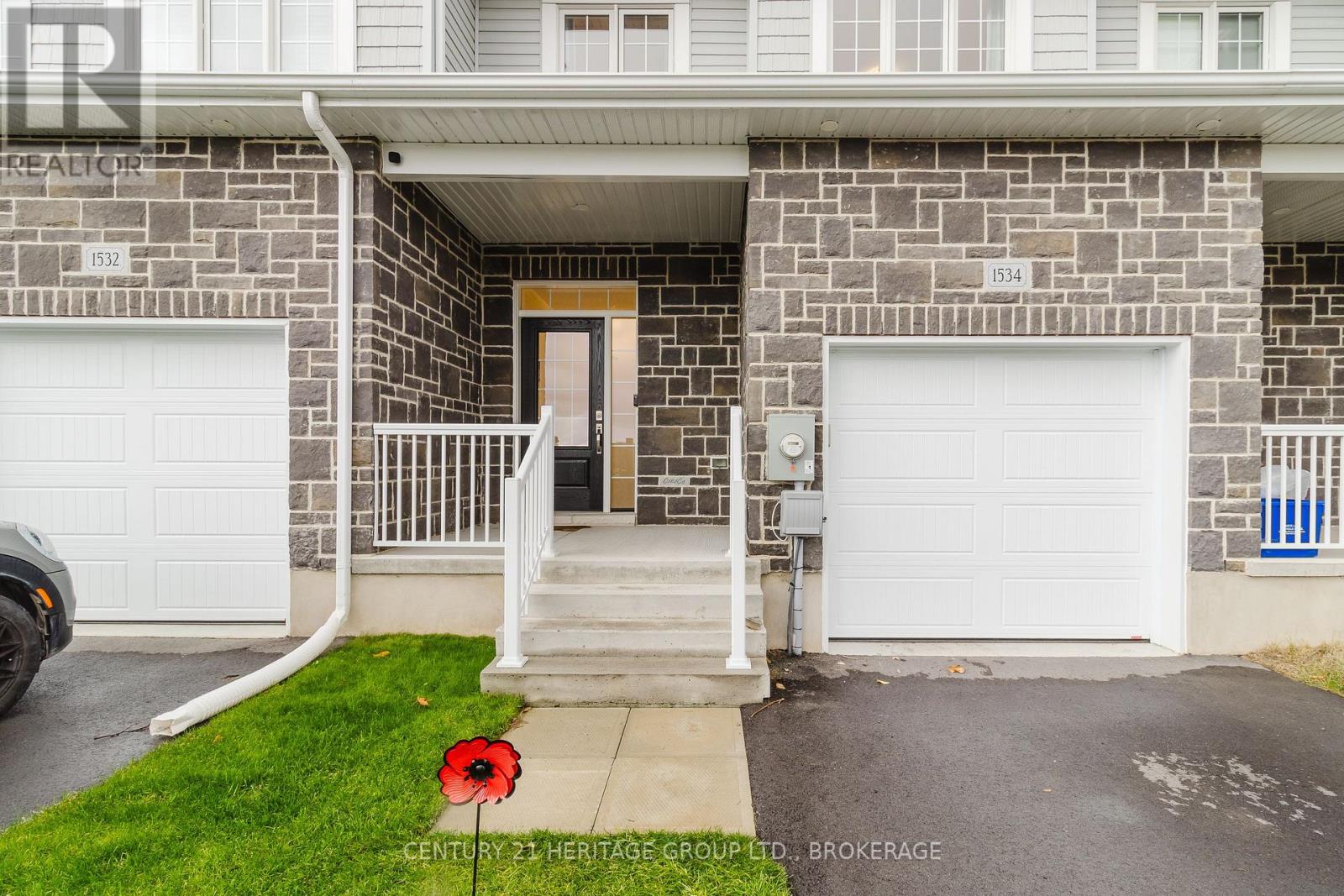 1534 Scarlet St, Kingston, ON K7K 0H6