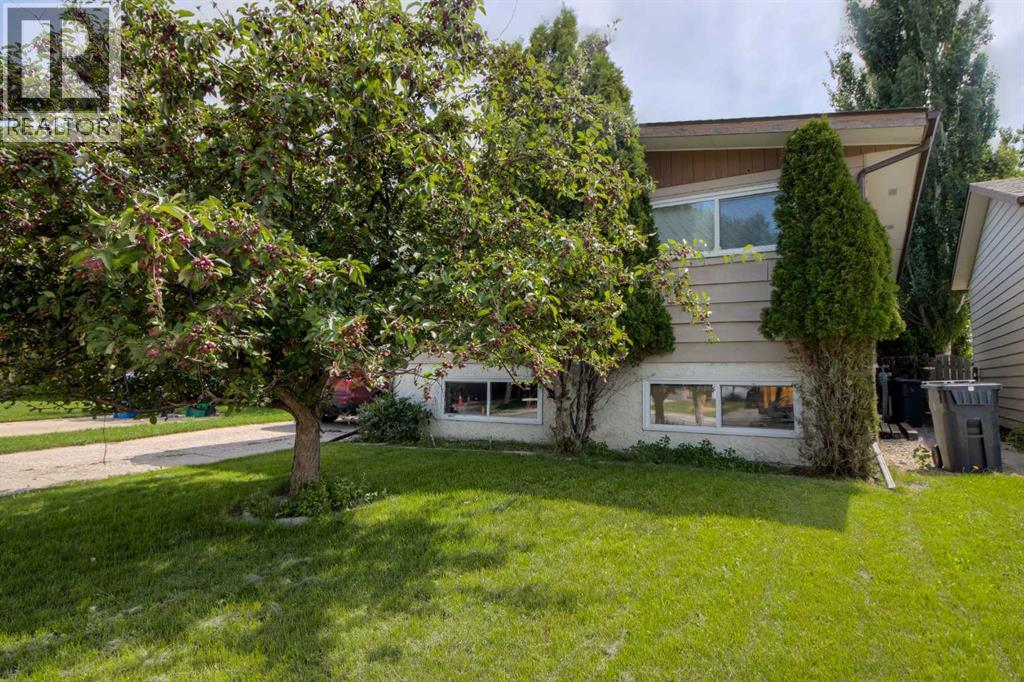 7 Cayuga Pl W, Lethbridge, AB T1K 5J1