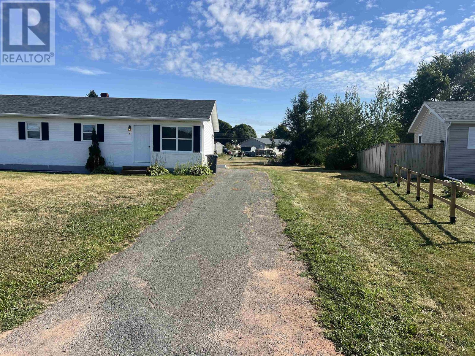 4 Elizabeth Cres, Stratford, PE C1B 1K4