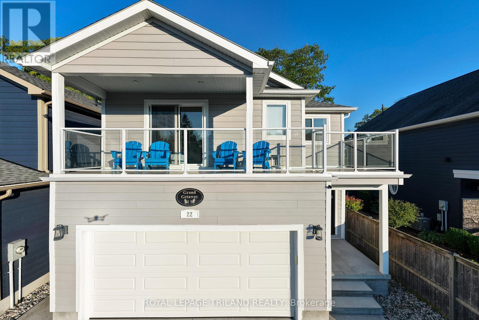 22 Wondergrove Ct, Lambton Shores, ON N0M 1T0