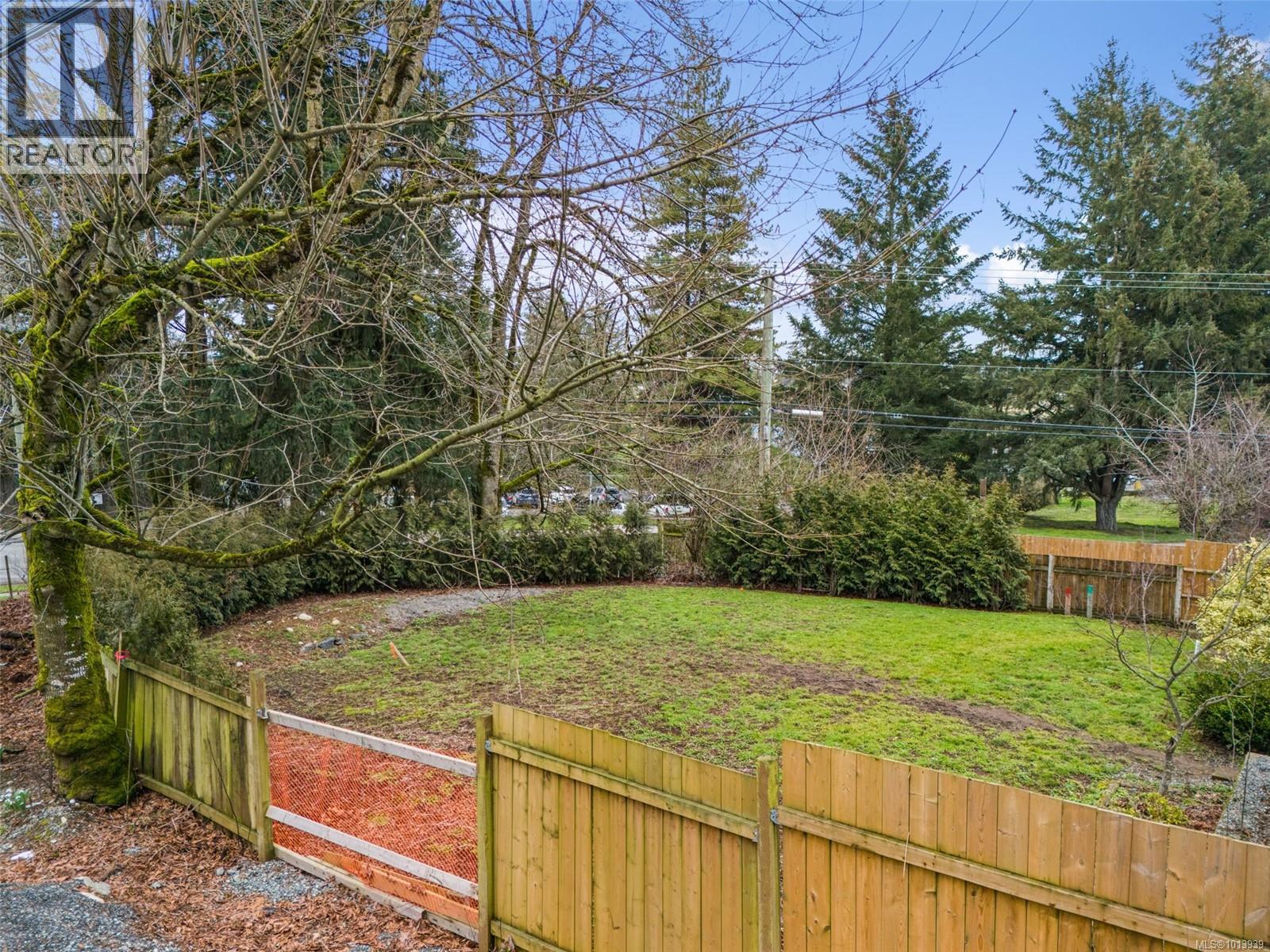 7471 Veyaness Rd, Central Saanich, BC V8M 1W2
