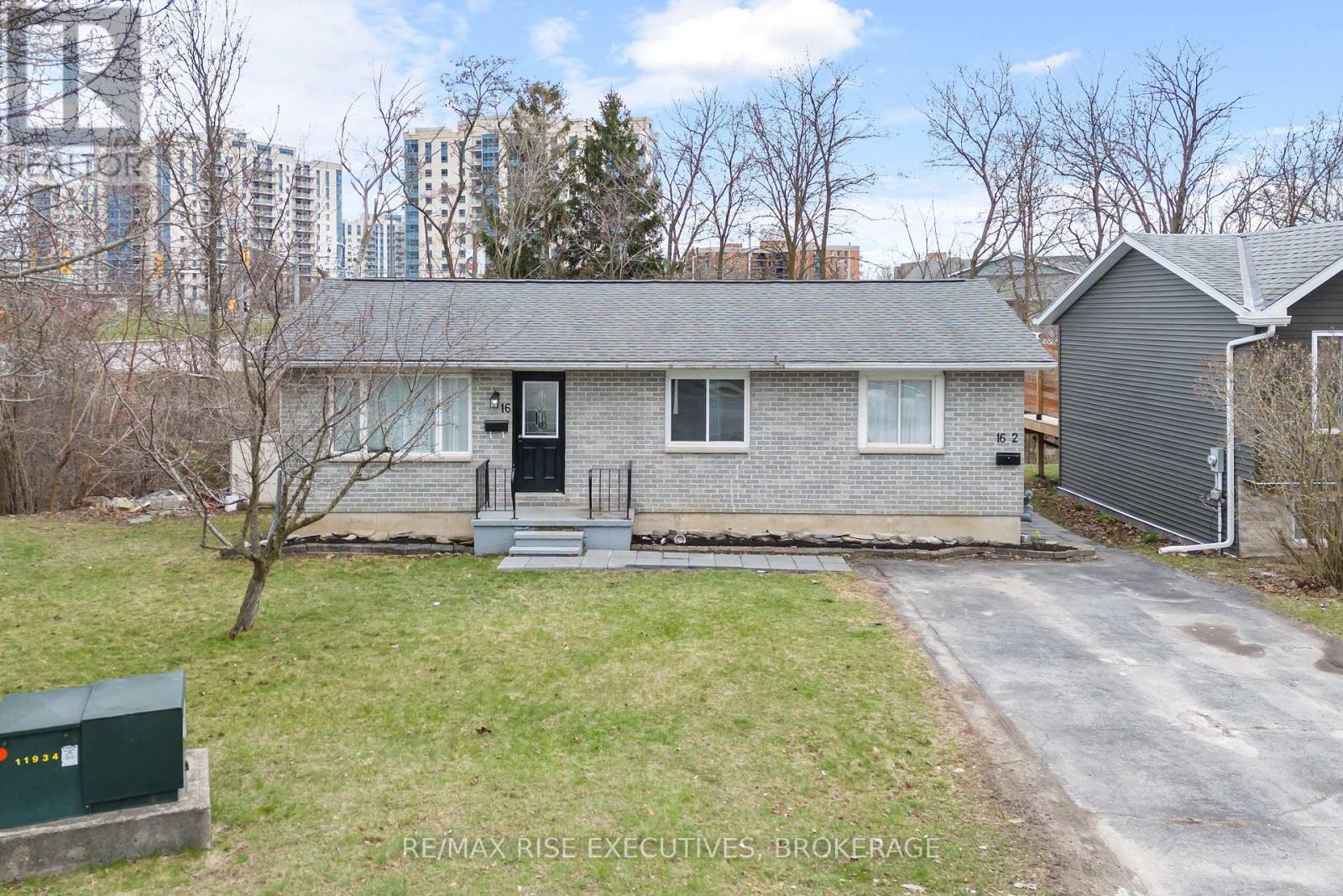 16 Limeridge Dr, Kingston, ON K7K 6M3