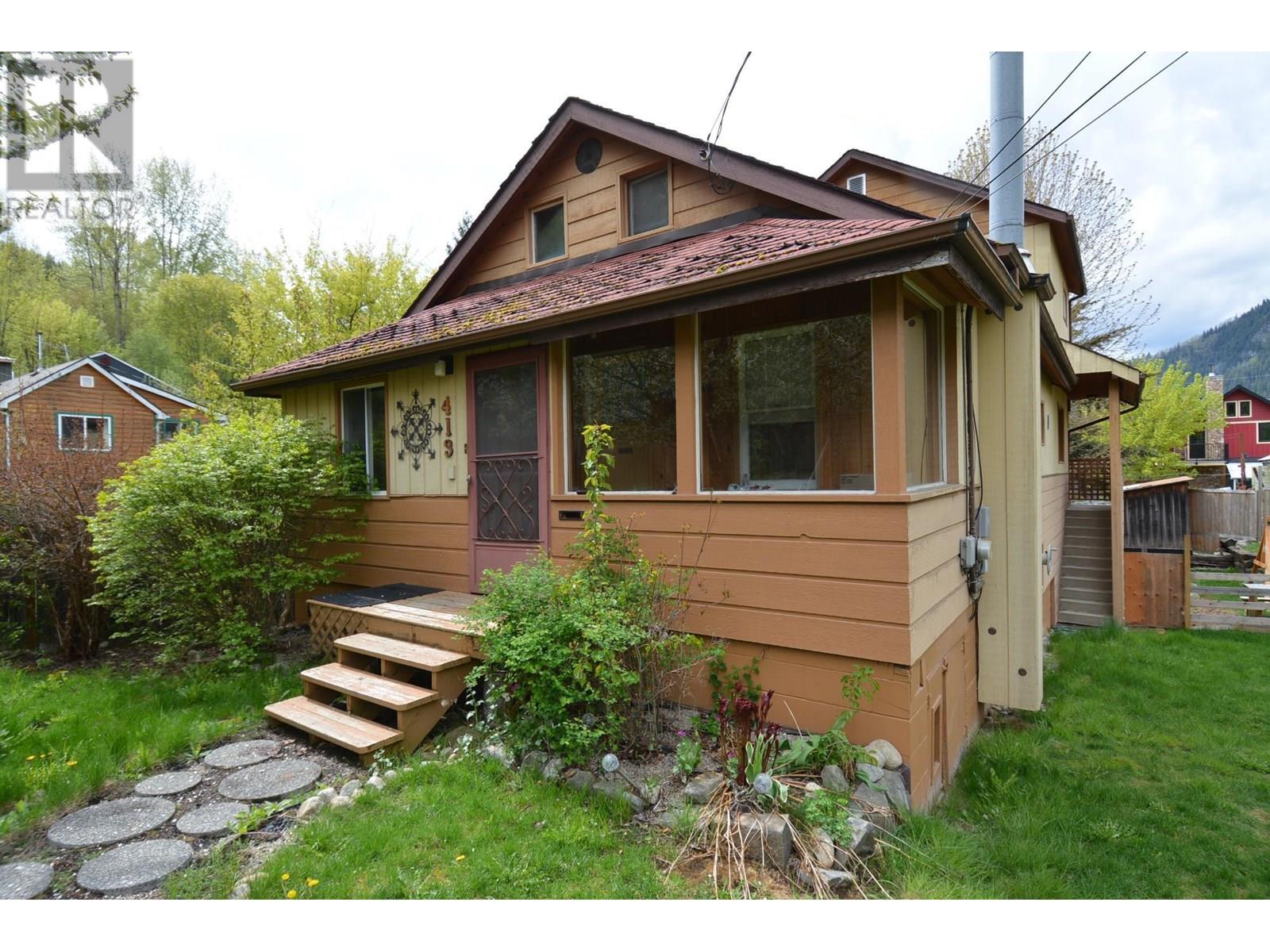 413 Sixth St, Nelson, BC V1L 2Y2