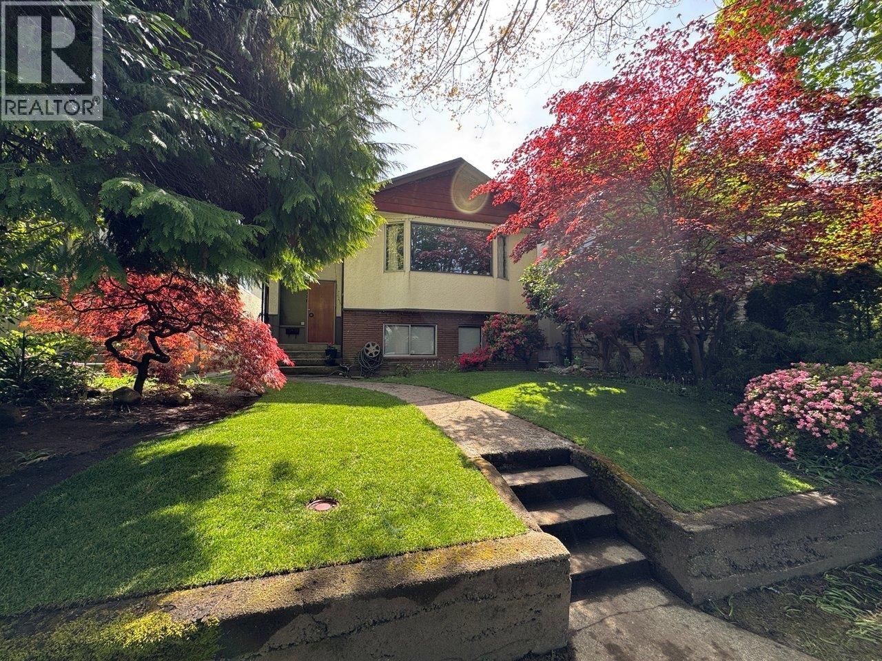 4378 W 11th Ave, Vancouver, BC V6R 2M1