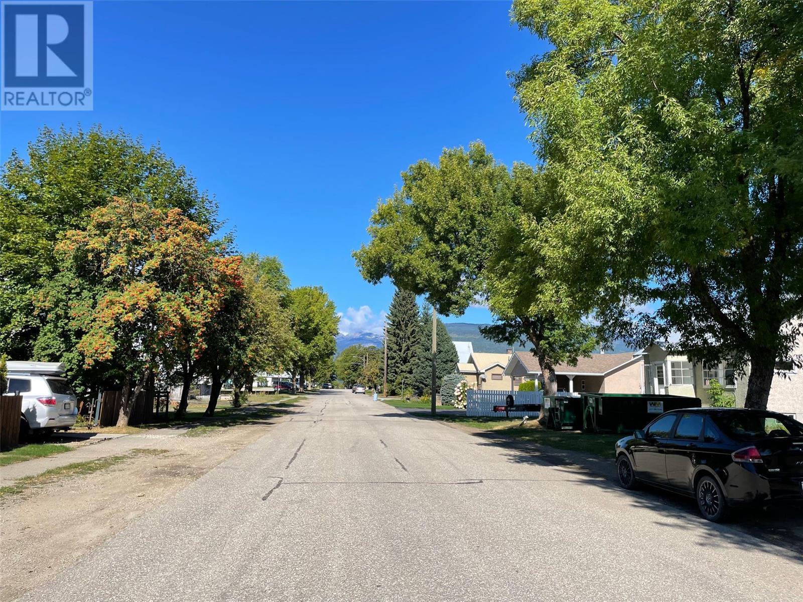 410 Sixth St E, Revelstoke, BC V0E 2S0