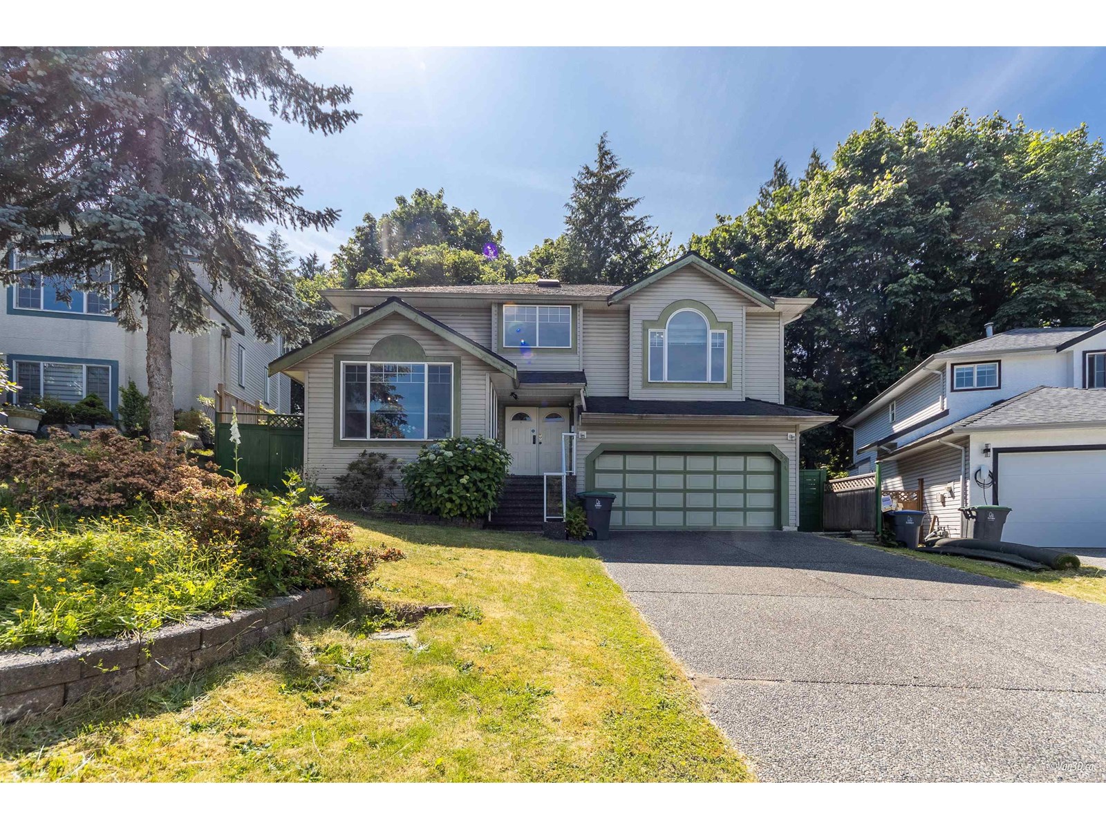 14534 St Andrews Dr, Surrey, BC V3R 0W5